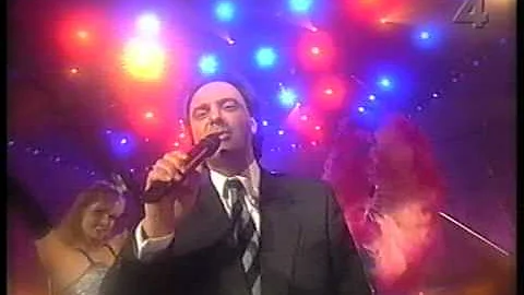 Robert Randquist som Julio Iglesias - Pobre Diablo...