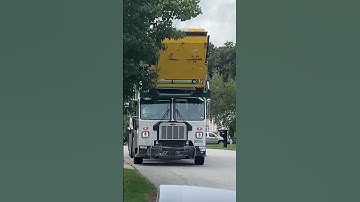 WM front loader dumping cans! #shorts #wastemanagement #2025 #august #peterbilt