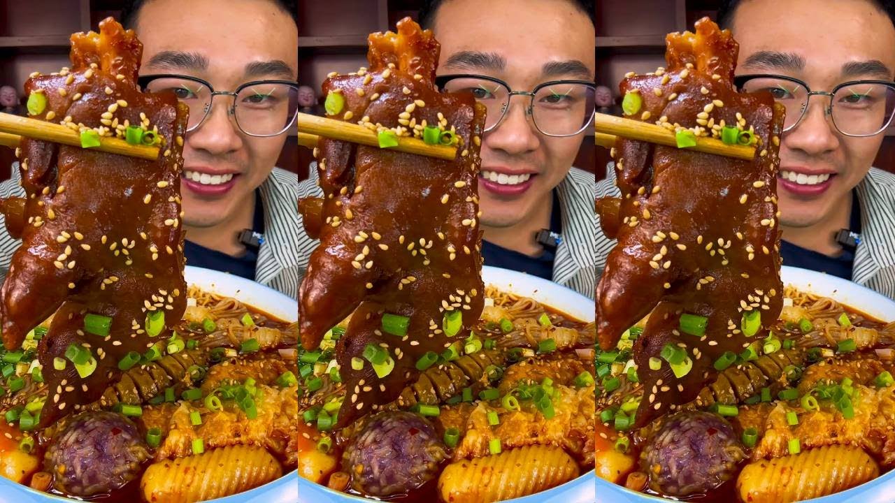 【沉浸式吃播】Duang~的诱惑！一锅颤巍巍的脱骨猪蹄，一抿就化，香到灵魂出窍！#咀嚼音 #脱骨猪蹄 #ASMR