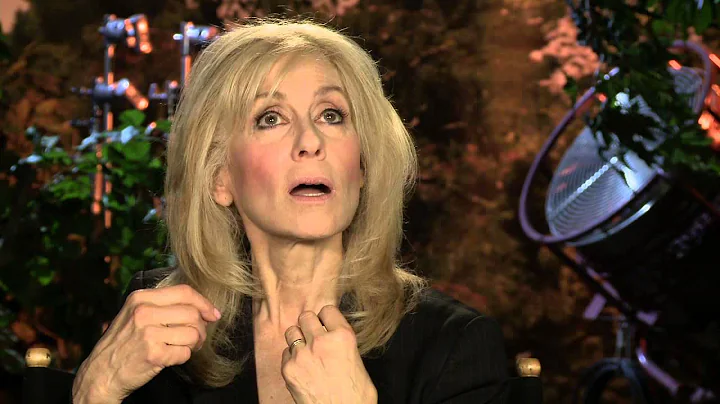 Transparent: Judith Light "Shelly Pfefferman" Behi...