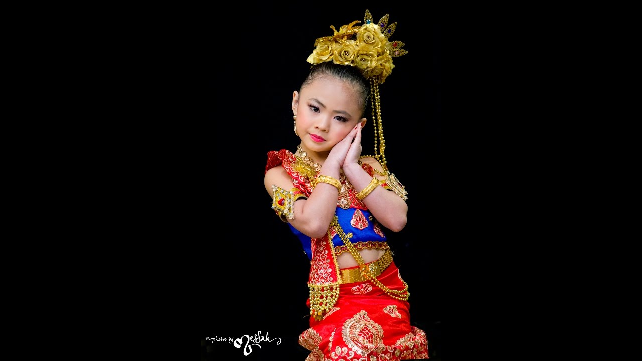 Kyarah interview 2016 Hmong New Year - YouTube