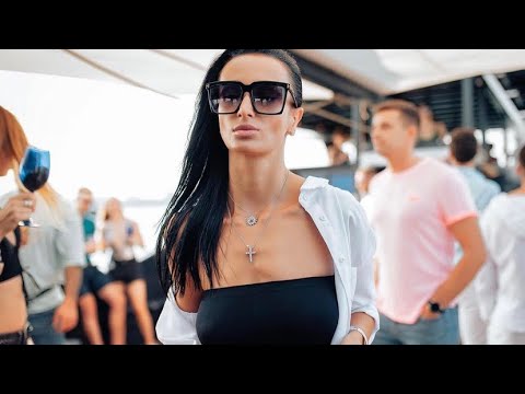 Встретил ЕЁ в ТОЛПЕ и ВЛЮБИЛСЯ или СВИДАНИЕ с ВКУСНОЙ МИЛФОЙ @Novik_S