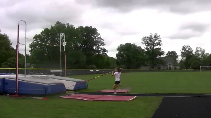 Sarah Wortman Pole Vault 1.MTS