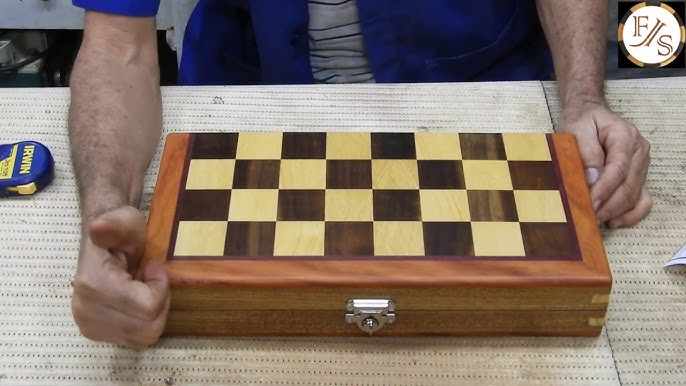 Caixa Tabuleiro de Xadrez de Madeiras Nobres - Wooden Chessboard Box 