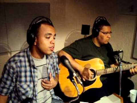 Super Herói Thiago Grulha canta ao vivo na Bola Radio Worship