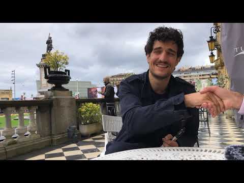 Video: Louis Garrel Neto Vrijednost