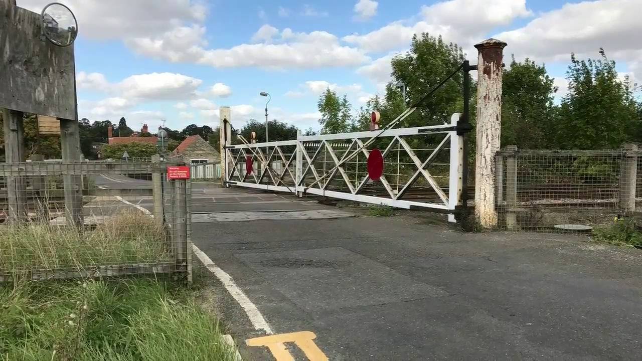 Sleaford West Level Crossing (05/10/2016)