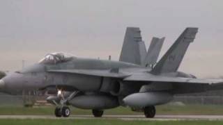 Wings and Wheels Toronto 2009 - CF-18 lands
