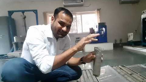 Identification of roughness, texture and fracture frequency of rock in core logs