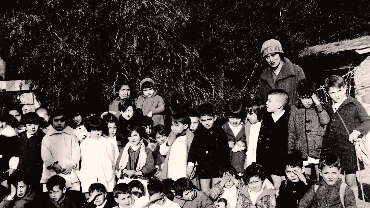 Pragda | The Female Teachers of the Republic