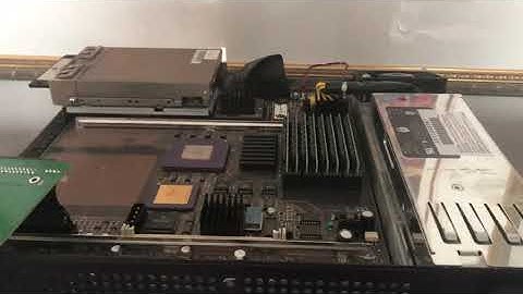 Yaakov NeXTstation with scsi sd NeXTstep 3.3 and apps