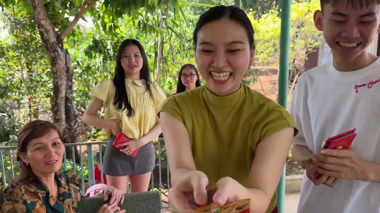 Mùng 1 Chúc Tết Cùng Gia Đình Vợ