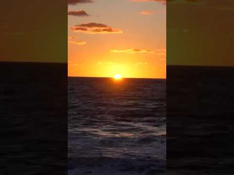 沈みゆく夕日　絶景　　　　　　　　　　#夕日#初山別村#みさき台#海#沈む#絶景#絶景ポイント #shorts #short