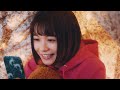 足立佳奈、新曲「20」のコラボCMが公開 HAKUNA「ありのままを、楽しもう」篇