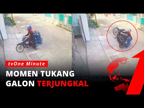 Tukang Galon Ini Terjungkal! Warganet  Jangan Ditertawakan, Dia sedang Cari Nafkah! | tvOne Minu