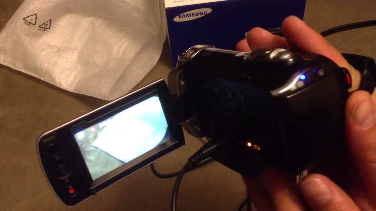 How you know your Samsung HMX-F90 video camera is charging. No external