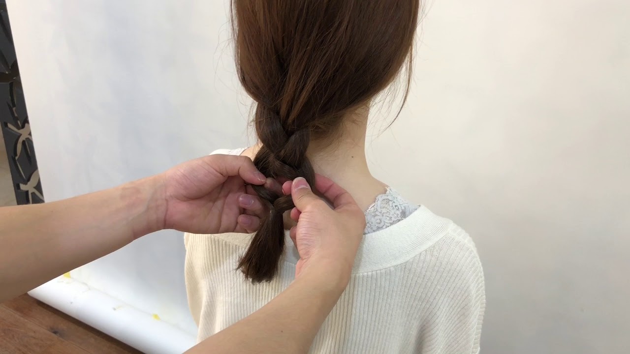 三つ編みヘアアレンジ 自分で後ろ一つ結びのやり方 ヘアアレンジ All About