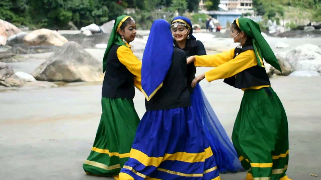 Ab Laglu Mandaan Performancd by Uttarakhad dance academy