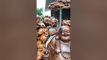 Tượng Di Lạc đứng tùng gỗ bách xanh thơm ngát. Liên hệ: 0836.77.66.88