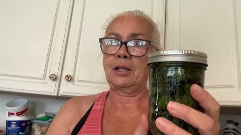 Making comfrey tincture