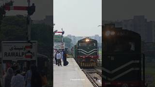 6DN Green Line Express Grand Arrival at Rawalpindi Railway Station 🚆🔥 | Pakistan Railways #shorts