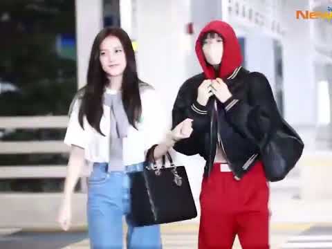 Jisoo & Lisa dance 'FLOWER'