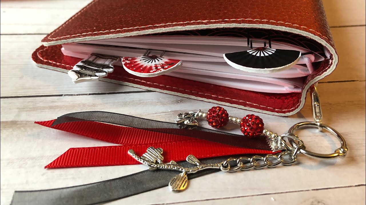 DIY Travelers Notebook Setup and Accessories / Clear Pocket Folder - Charms - Paper Clips - Bookmark