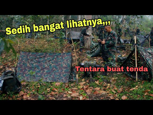 Sedih Bangat lihatnya..!!! TNI Memasang Tenda kecil untuk Istirahat class=