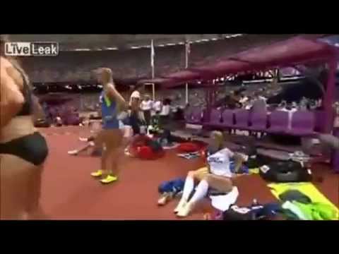 Eliska Klucinova se quita la tanga en Londres 2012