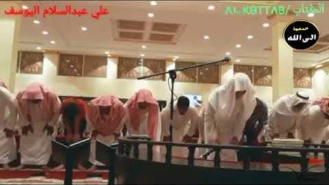 الطفل علي عبدالسلام يزدحم الناس خلفه في المسجد وكأنه الشيخ خالد الجليل تلاوة رائعة