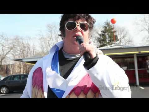 For these burger joint patrons, a roadside Elvis i...