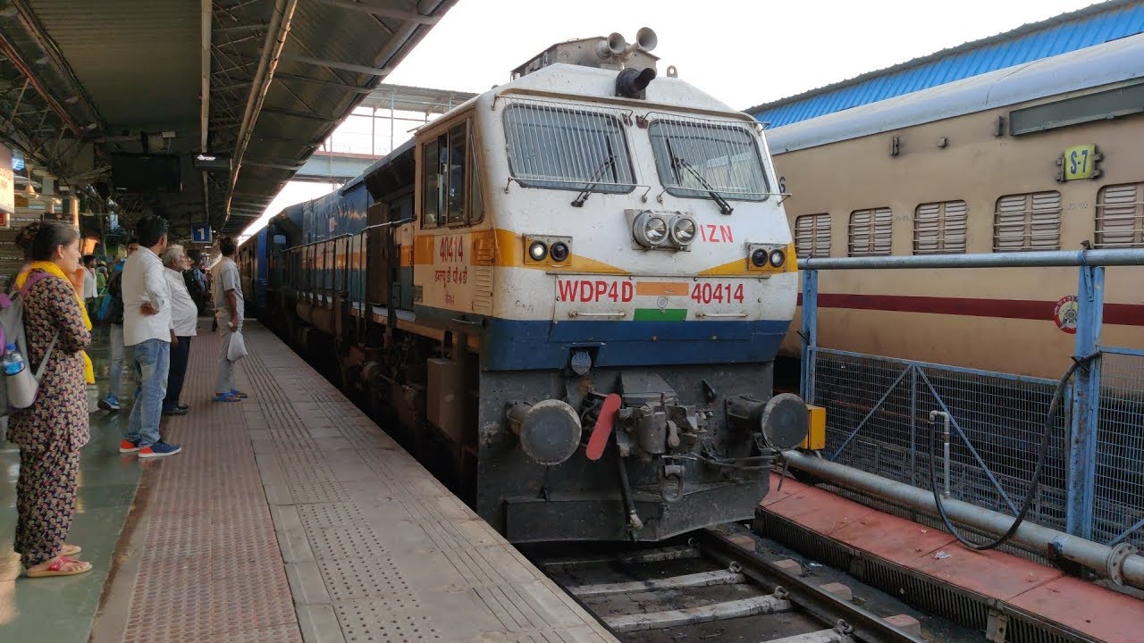 15013 Ranikhet Express Entering Jodhpur Junction Railway Station : Indian  Railways - YouTube