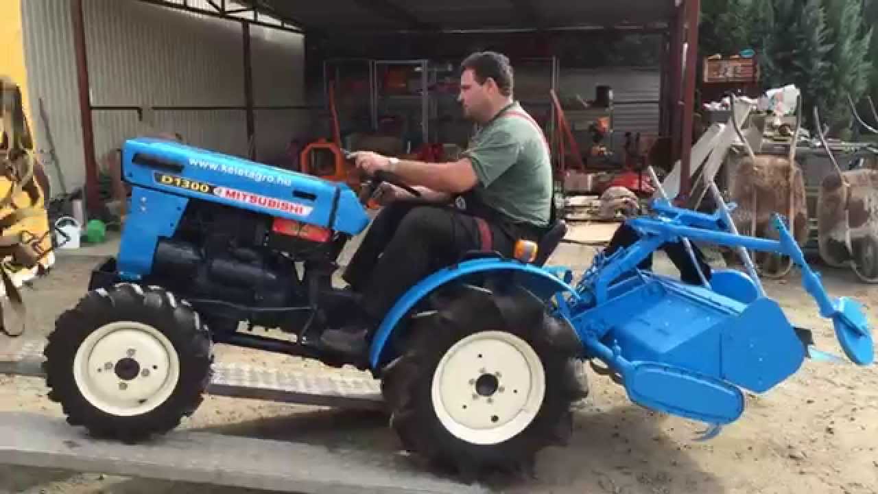 Loading of a Mitsubishi D1300FD Japanese compact tractor at the Kelet