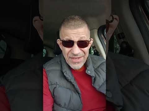 Почему женщины обманывают мужчин?-Потому что мужчины им это сами позволяют.