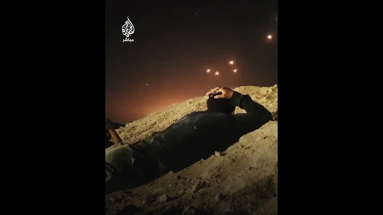 "رموا أسلحتهم وانبطحوا".. جنود إسرائيليون يحتمون لحظة عبور الصواريخ الإيرانية سماء النقب