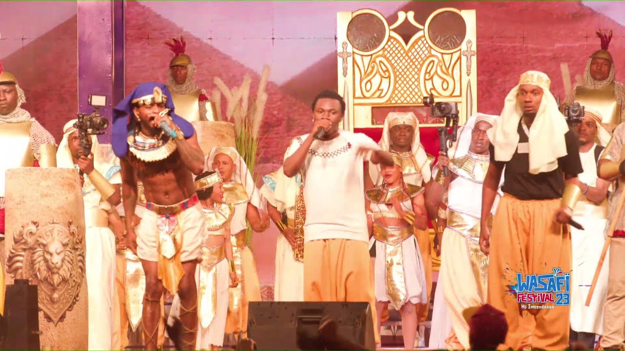 MBOSSO, BILL NASS WAVAA KAMA DIAMOND, WAMUIBUKIA JUKWAANI, WAIMBA PAMOJA - WASAFI FESTIVAL IRINGA