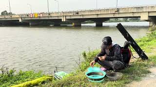 Câu Cá Trôi Điên Tại Sông Bán Tự Nhiên