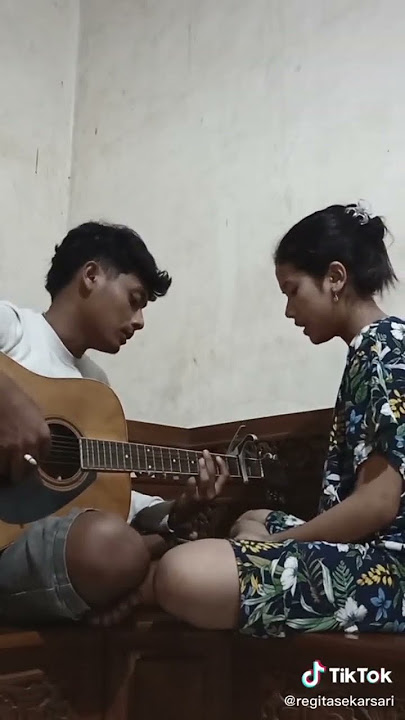 Story WA Satu Rasa Cinta cover akustik by Regita ft Gebret
