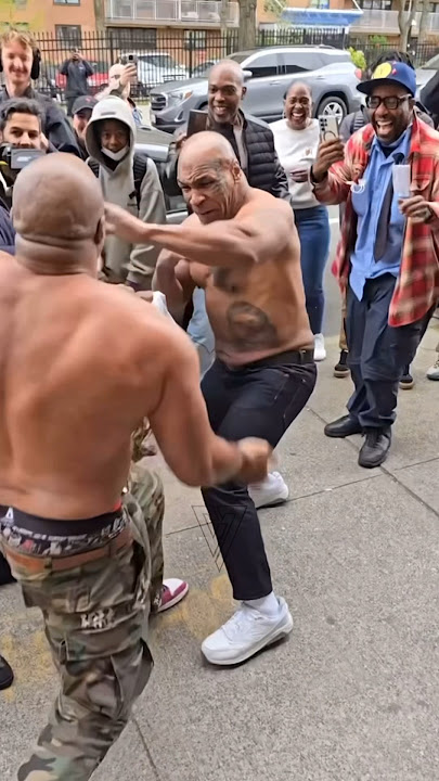 MIKE TYSON & SHANNON BRIGGS STREET FIGHTING IN NEW YORK!😳 #shorts