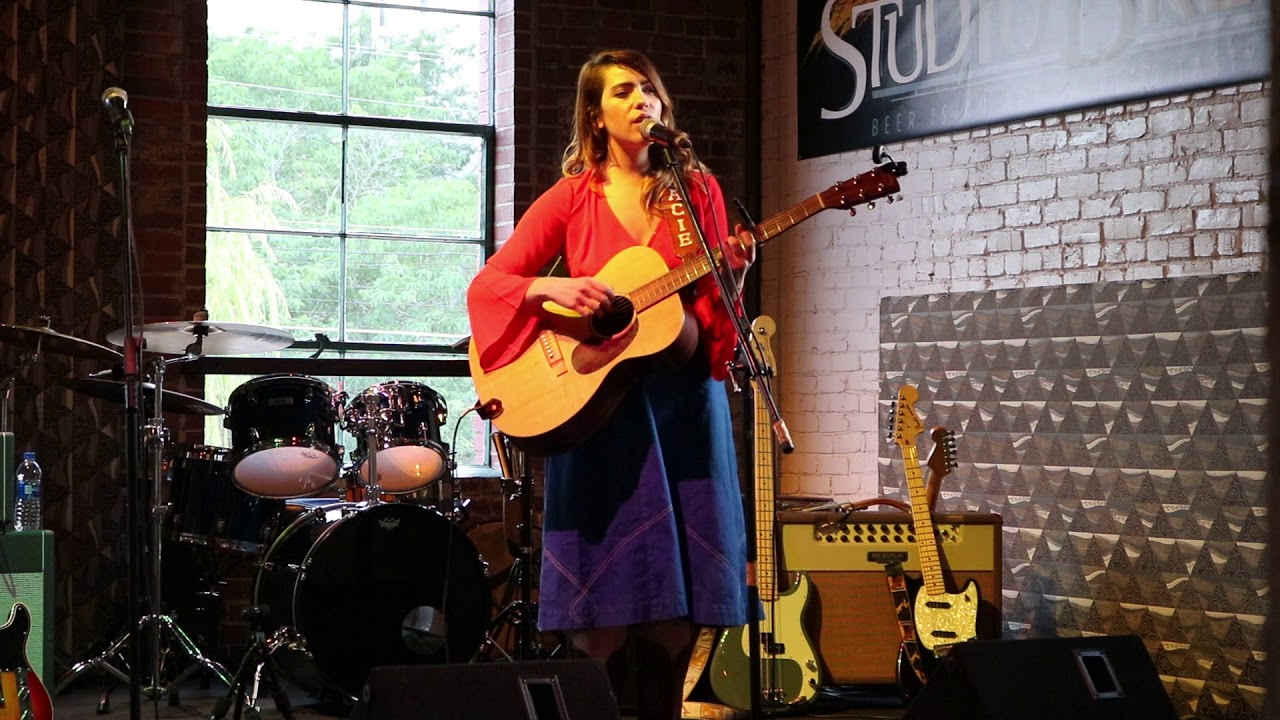 Gracie Lane - Live Video