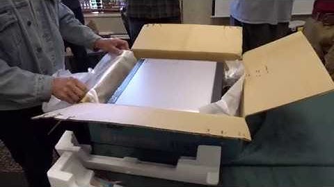 Unboxing of a Hitachi VIP201P PAL CED player at the 2019 CED workshop