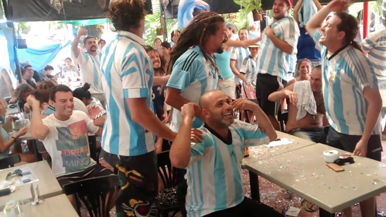 Porra argentina en Playa del Carmen - YouTube