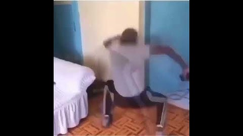 Guy dances really fast to Camellia - Hello (BPM) 2021