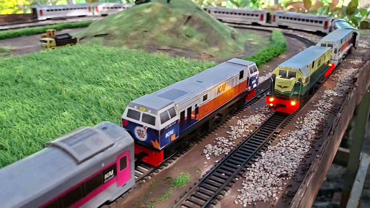 CC201 SELIP MENARIK GERBONG CIKURAI DAN DI BANTU CC 201 VINTAGE