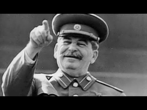 Сталин танцует на параде!