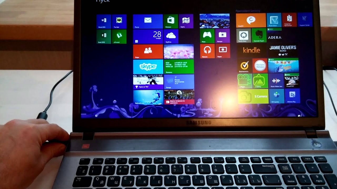 Видео экрана ноут. Монитор для ноутбука леново. Мерцание экрана ноутбука. Мерцание экрана ноутбука Lenovo. Моргает экран на ноутбуке.