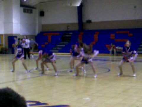 our tuslaw middle skewl cheerleaders doing there h...