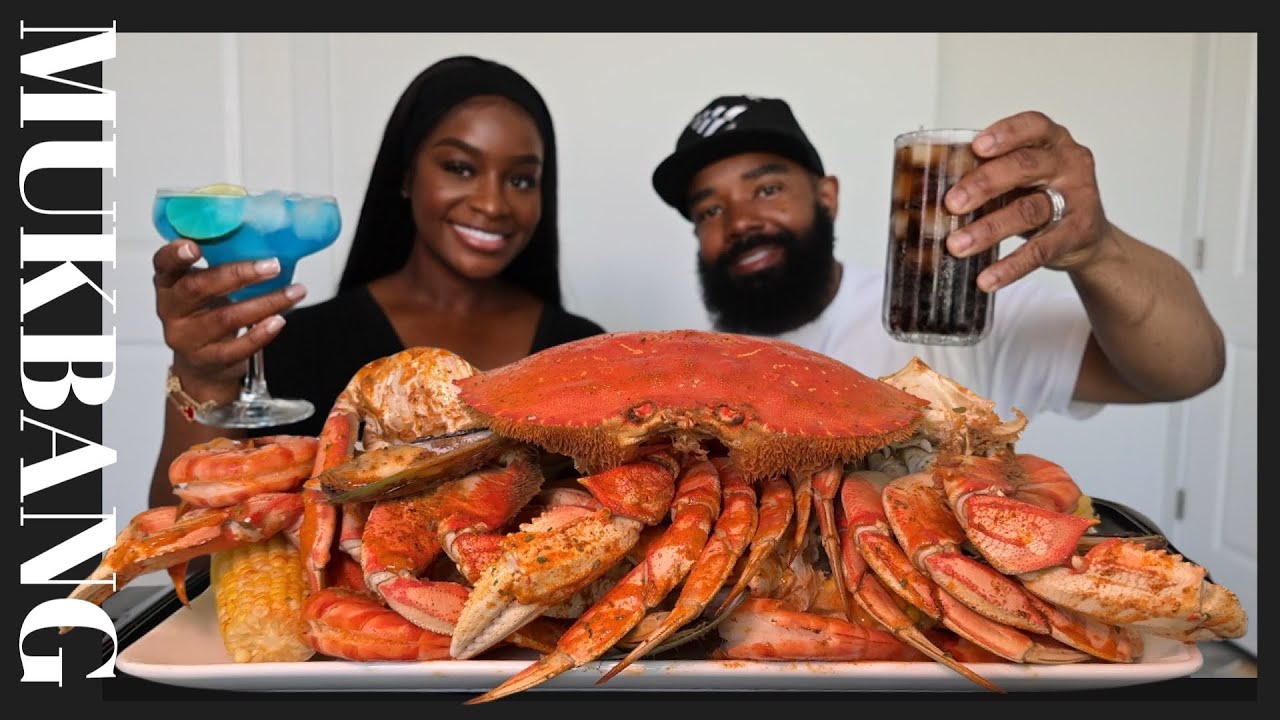 SPICY DUNGENESS CRAB LEGS & LOBSTER | SEAFOOD BOIL MUKBANG