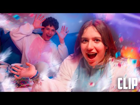 PYJAMA PARTY - PINK LILY (CLIP OFFICIEL)