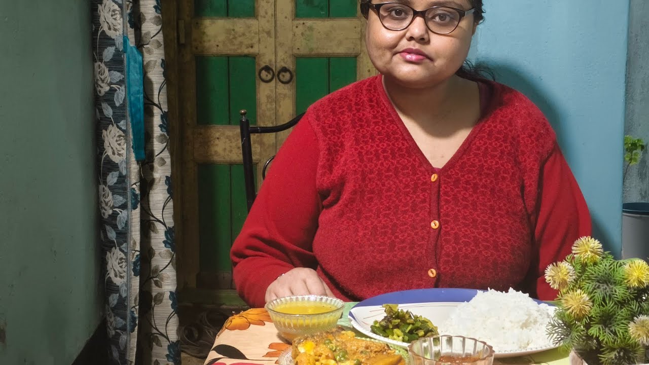 Rice, Masoor dal, Aloo&Piyazkoli bhaja,  Katapora fish with fulkopi Aloo curry, Tomoto chutney...